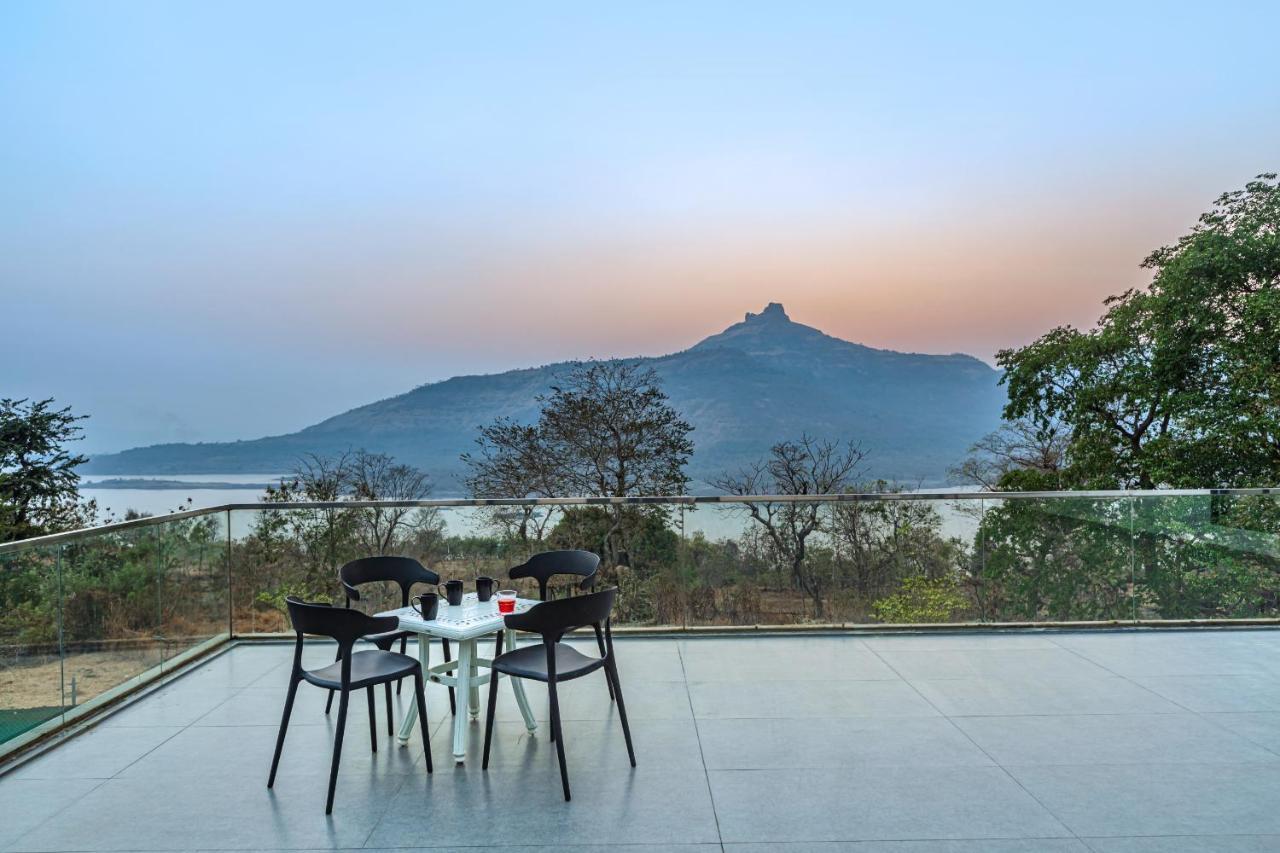 Saffronstays Stargazer, Karjat - Luxury Pool Villa With Lake View Экстерьер фото