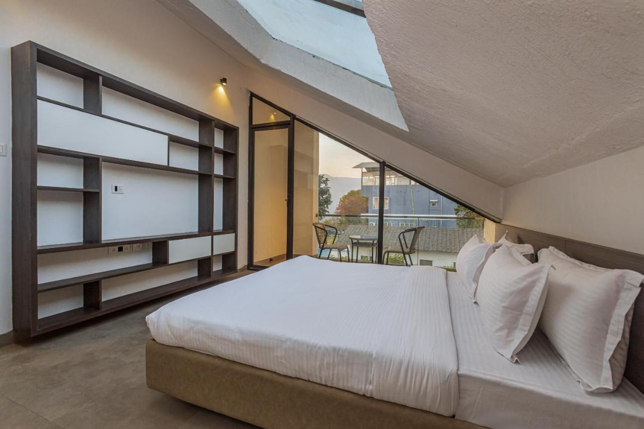 Saffronstays Stargazer, Karjat - Luxury Pool Villa With Lake View Экстерьер фото