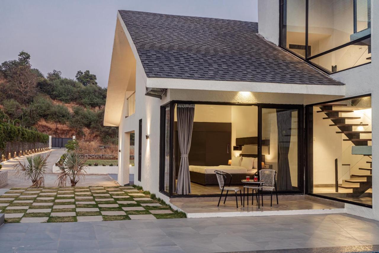 Saffronstays Stargazer, Karjat - Luxury Pool Villa With Lake View Экстерьер фото