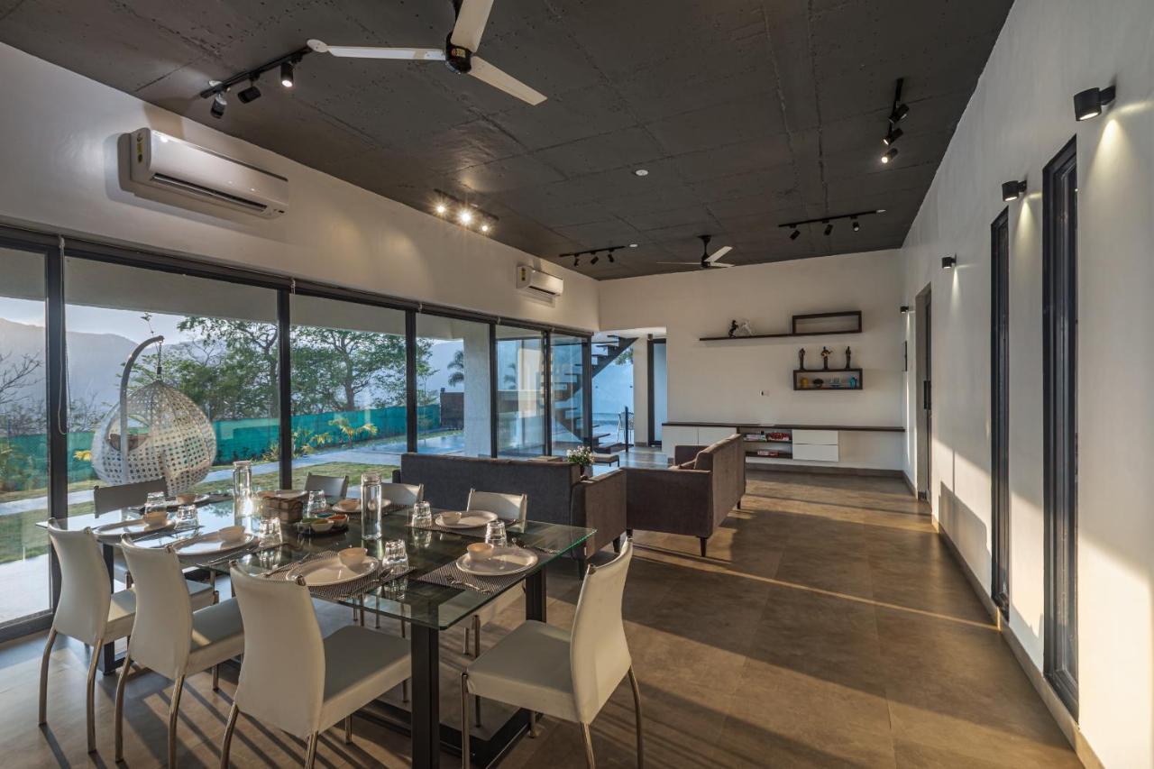 Saffronstays Stargazer, Karjat - Luxury Pool Villa With Lake View Экстерьер фото