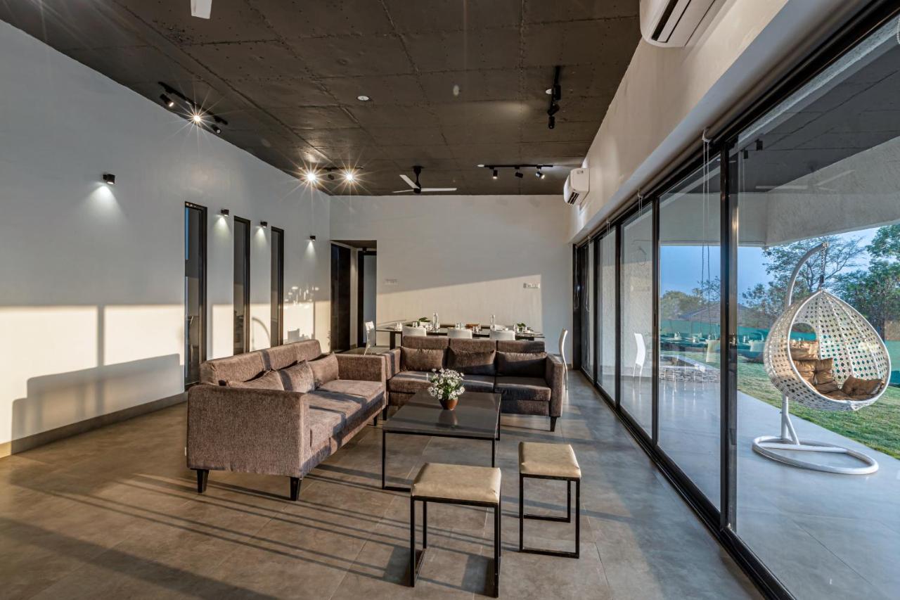 Saffronstays Stargazer, Karjat - Luxury Pool Villa With Lake View Экстерьер фото
