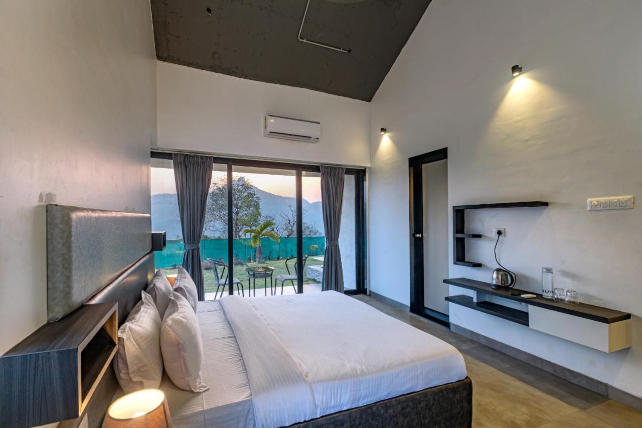 Saffronstays Stargazer, Karjat - Luxury Pool Villa With Lake View Экстерьер фото