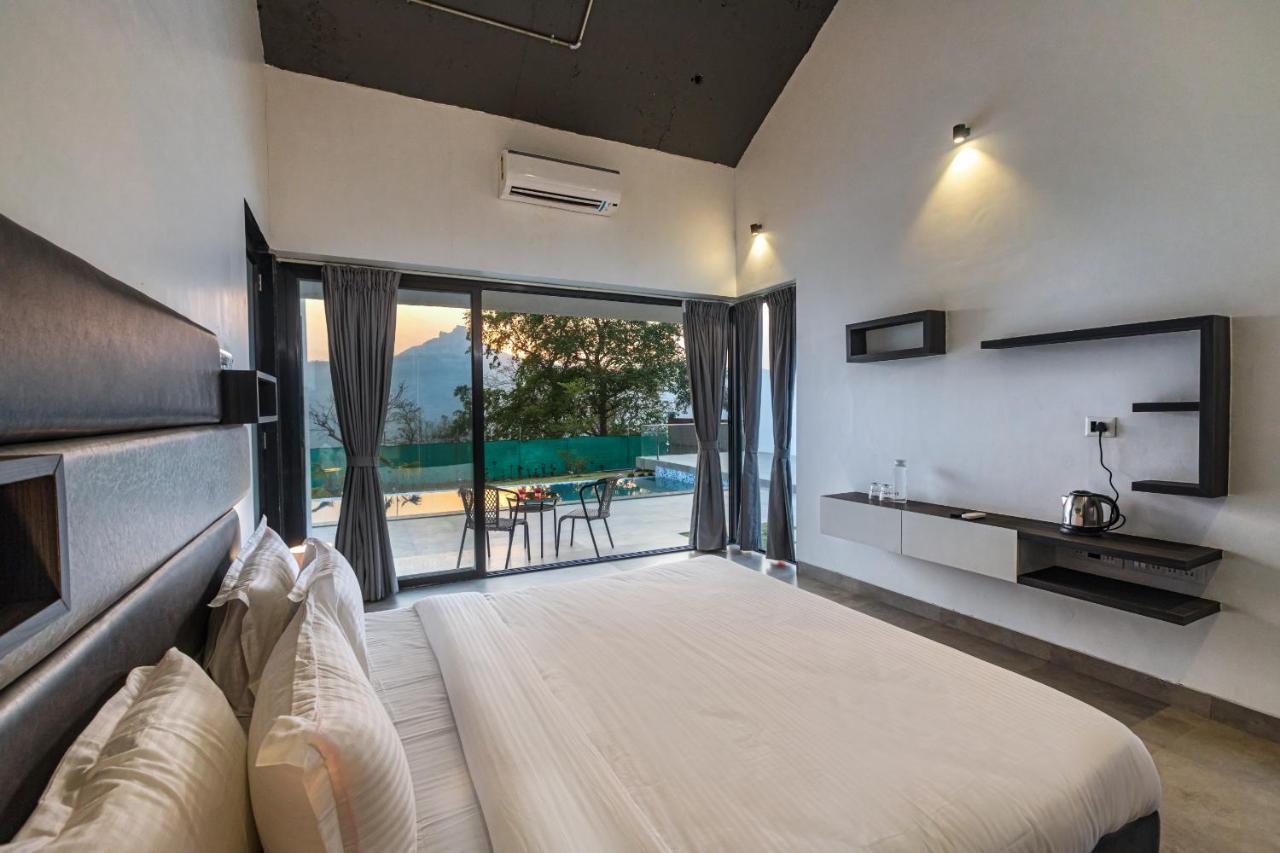 Saffronstays Stargazer, Karjat - Luxury Pool Villa With Lake View Экстерьер фото