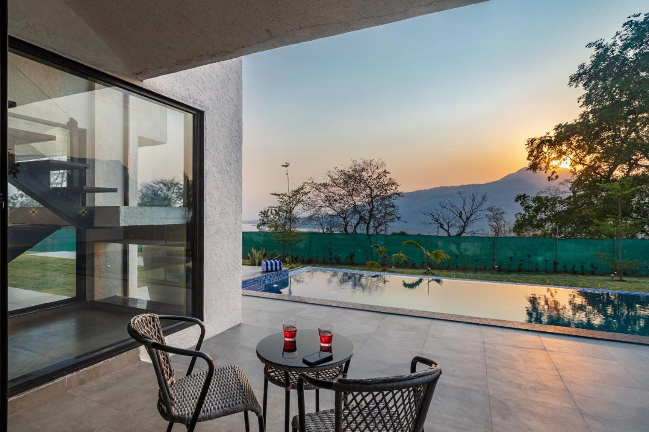 Saffronstays Stargazer, Karjat - Luxury Pool Villa With Lake View Экстерьер фото
