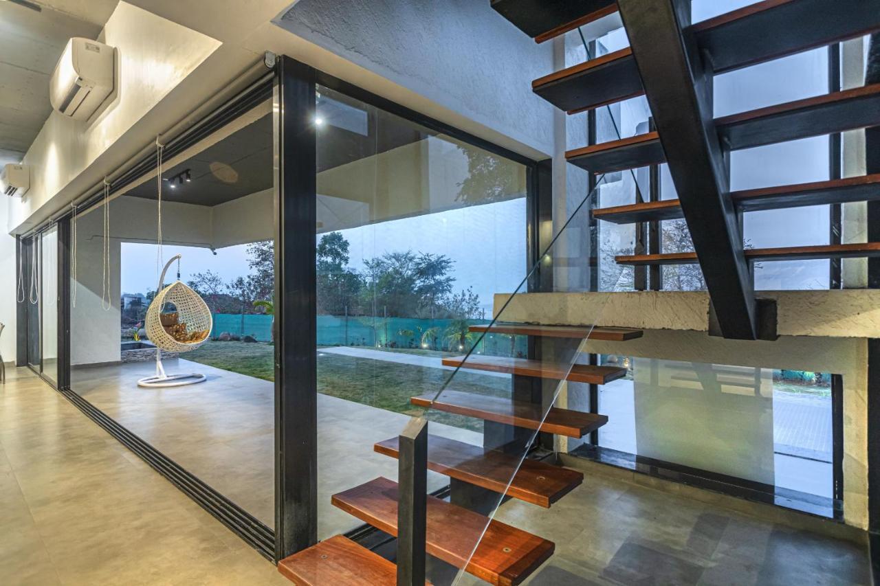 Saffronstays Stargazer, Karjat - Luxury Pool Villa With Lake View Экстерьер фото